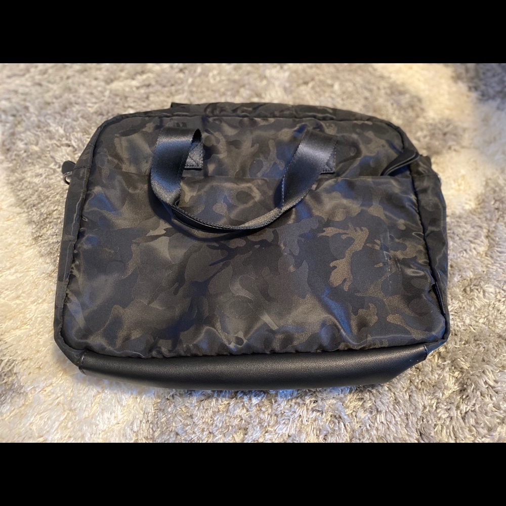 Laptop/workbook carrying bag
